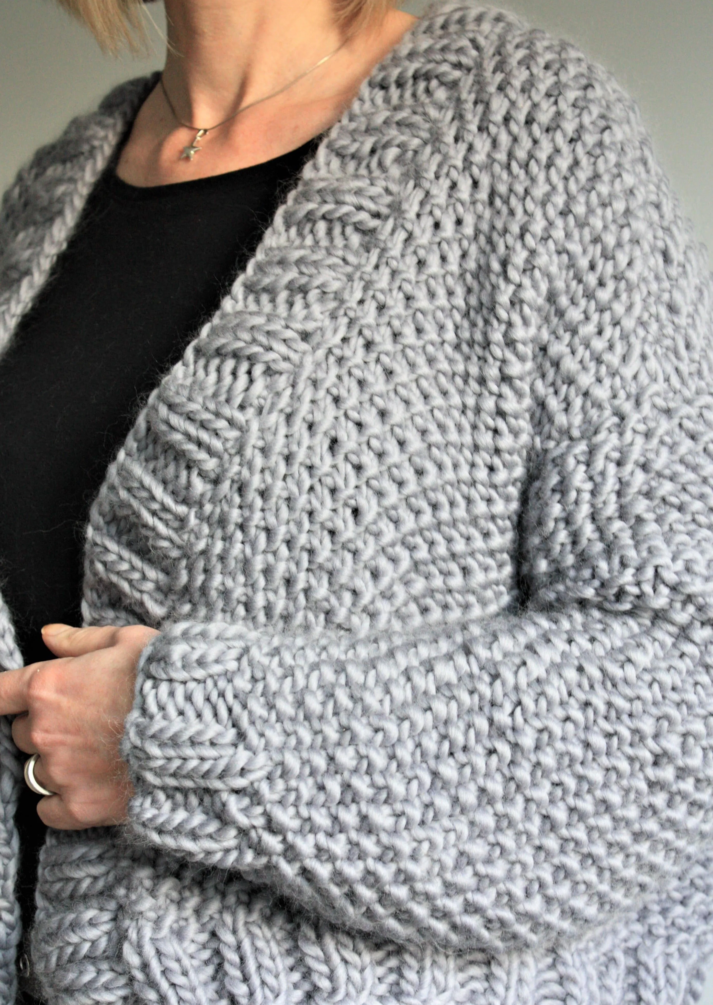 Easy Knitting Pattern - Chunky Knit Moss Stitch Cropped Cardigan | Mosscrop Cardigan