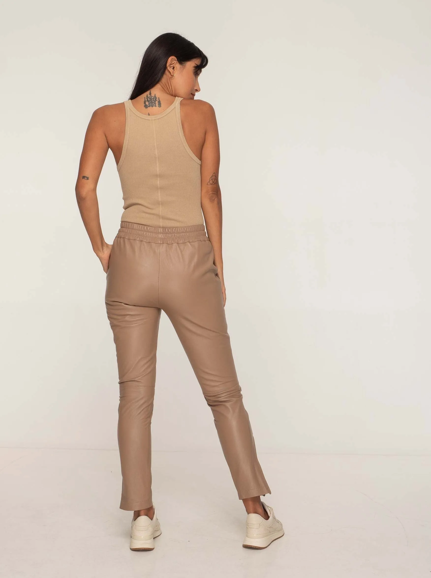 GEMMA LEATHER JOGGER - SESAME