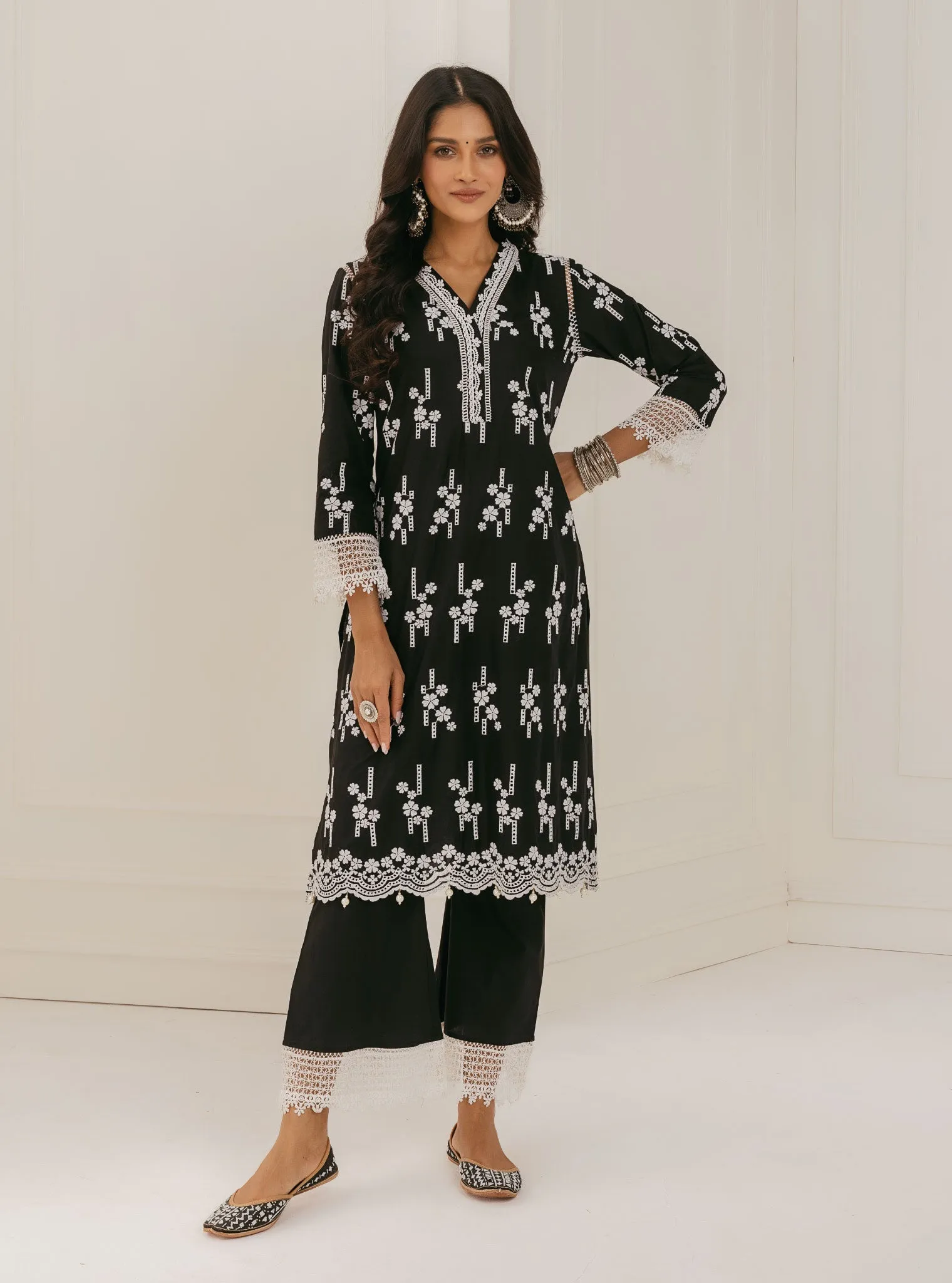 Mulmul Cotton Riwa Black Kurta With Riwa Black Palazzo