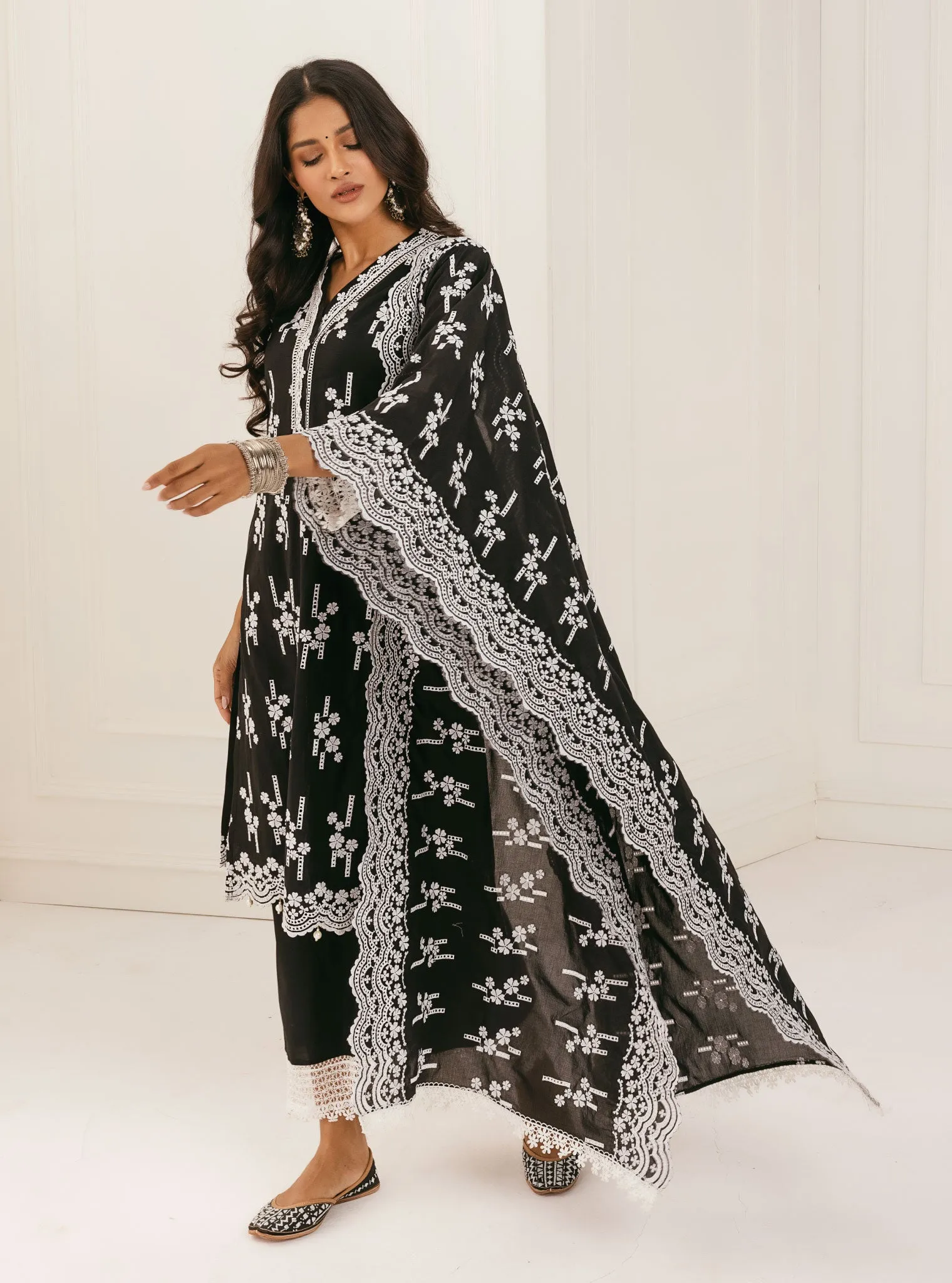 Mulmul Cotton Riwa Black Kurta With Riwa Black Palazzo